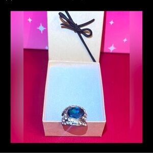 ADJUSTABLE FASHION RING BLUE GLASS SETTING W/RHINESTONES. May fit ANY size.